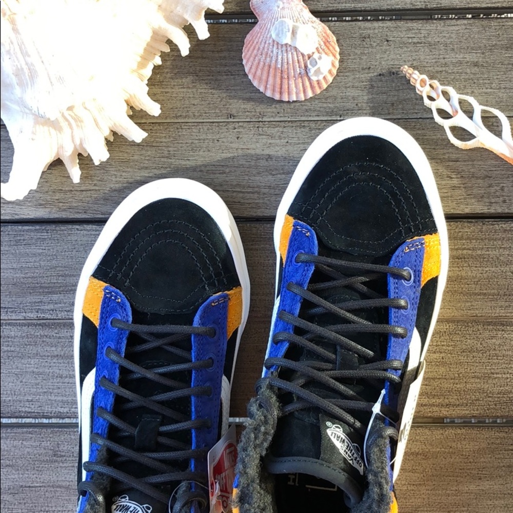 🌴🔆VANS- MOUNTAIN ALL WEATHER PROOF HIGH TOPS🔆🌴 - Picture 11 of 14